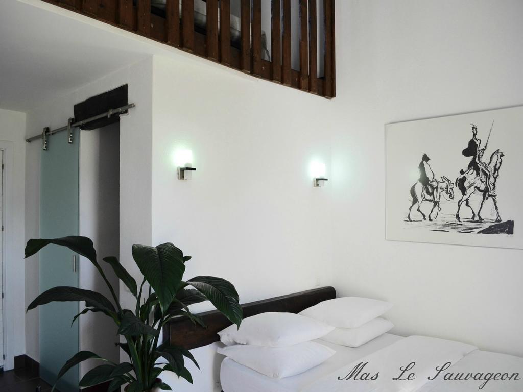 Mas Le Sauvageon Hotel Saintes-Maries-de-la-Mer Quarto foto
